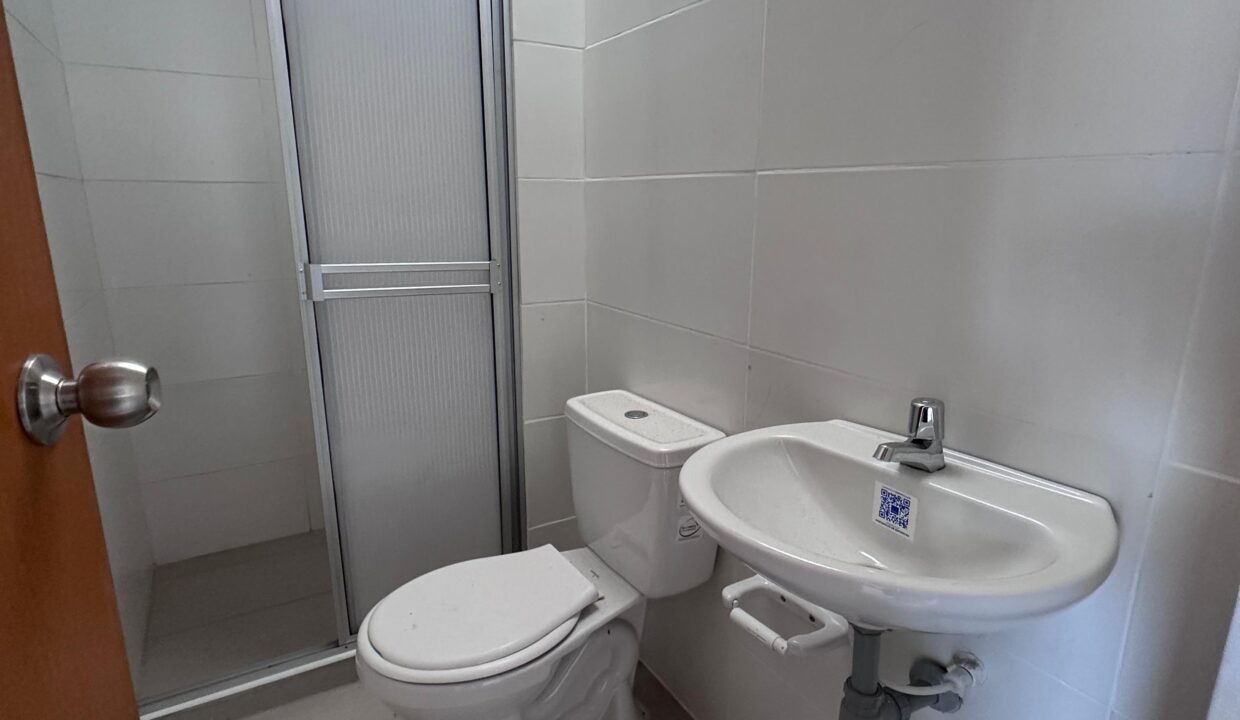 4085F11.jpg