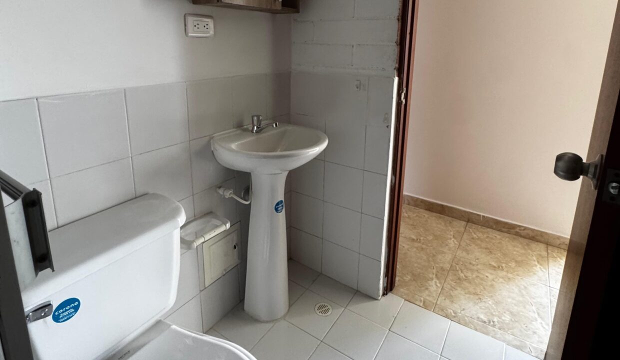 4087F10.jpg