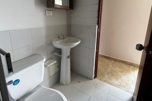 4087F10.jpg