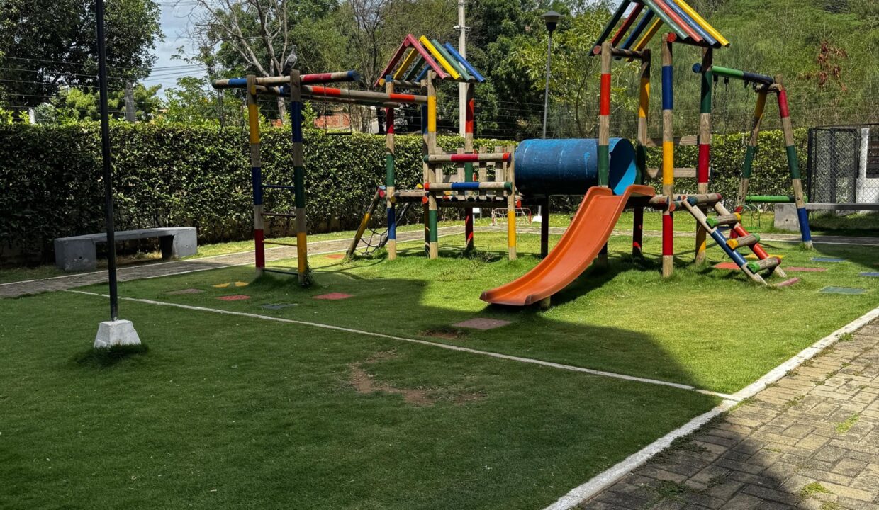 4087F11.jpg