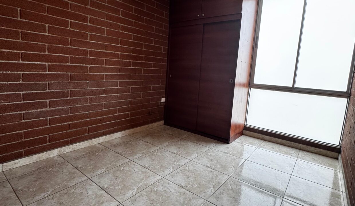 4087F8.jpg