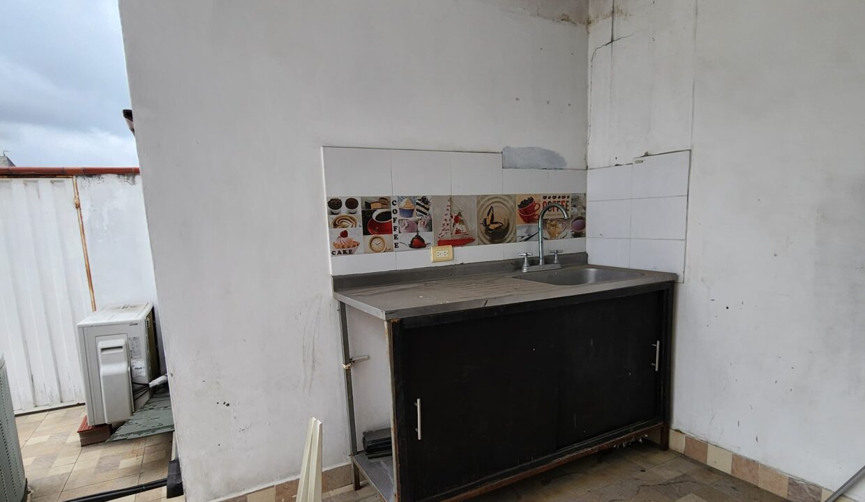 V3498F10.jpg