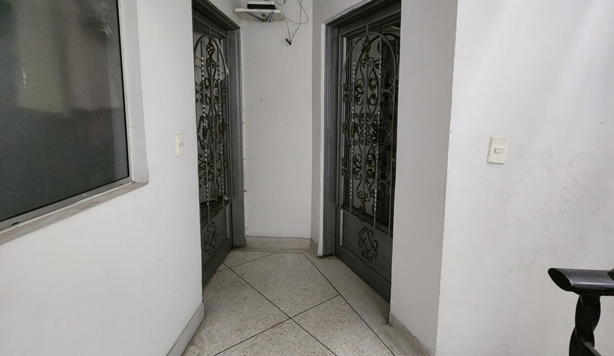 V3498F7.jpg