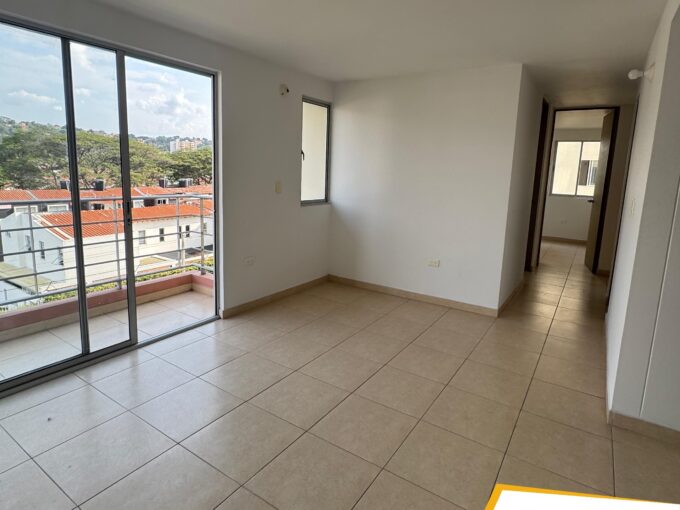 PRADOS DEL ESTE-APARTAMENTO-Código 4140