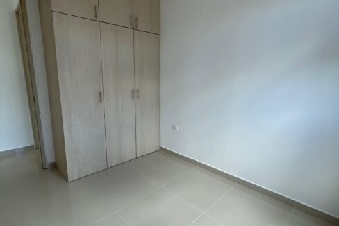 4069F8.jpg