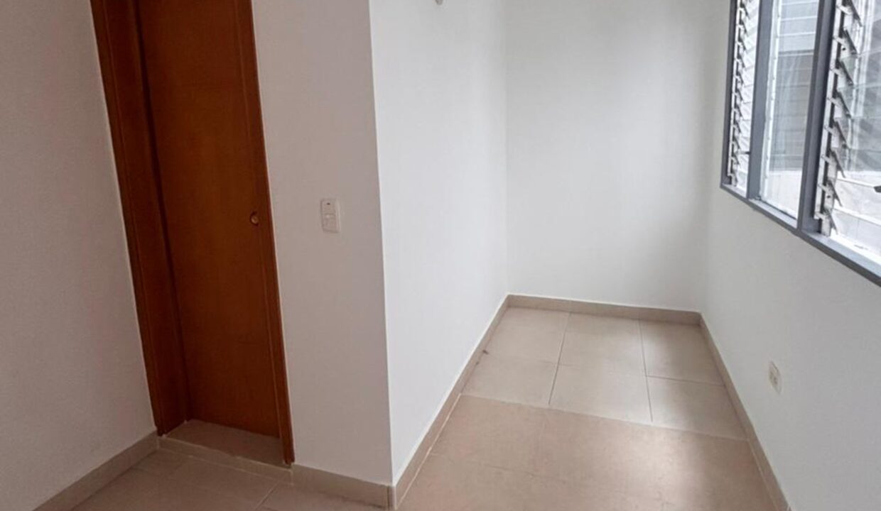 V3084F5.jpg