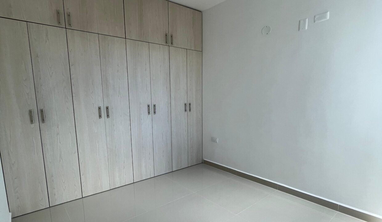 V4069F6.jpg