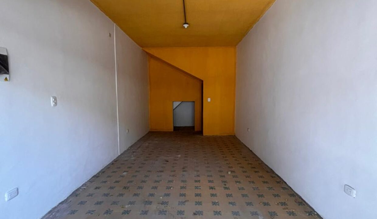 V4084F4.jpg