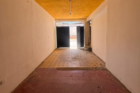 V4084F8.jpg